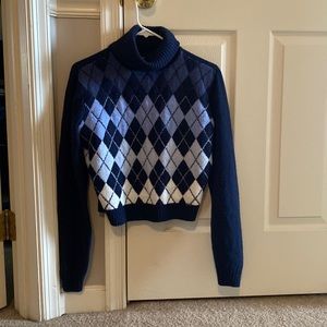 Hollister Co.
COZY FABBA TURTLENECK, brand new but no tags, only worn to try on